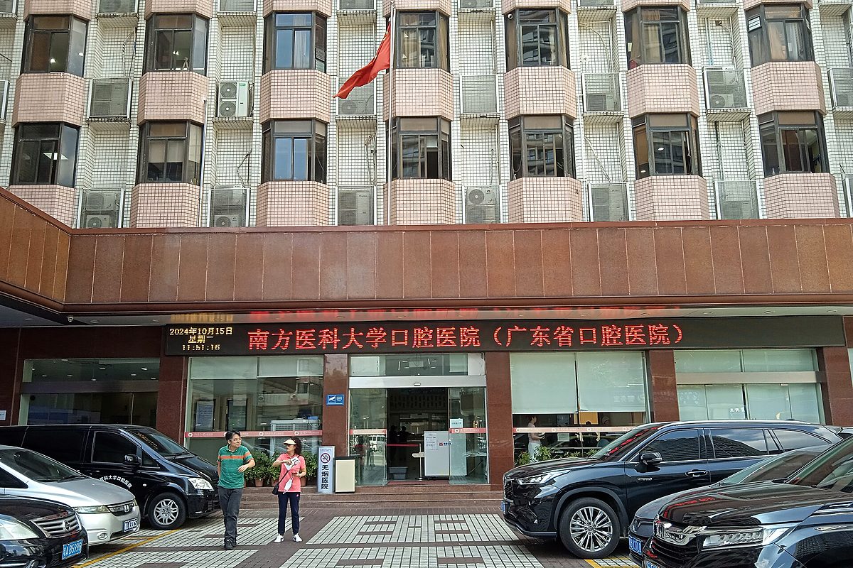 Государственная больница в Китае — главный вход