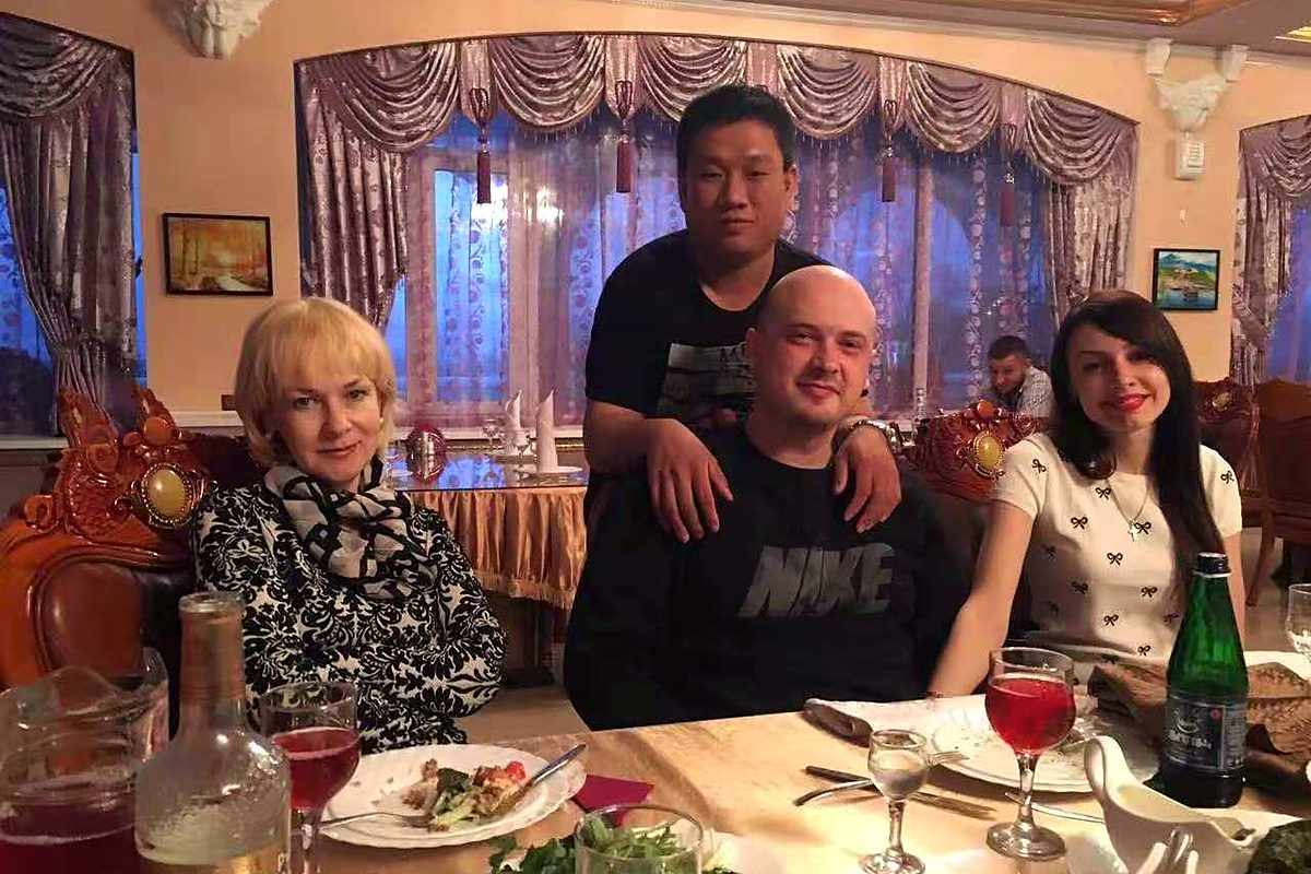 Пациенты на прощальном ужине в Хэйхэ