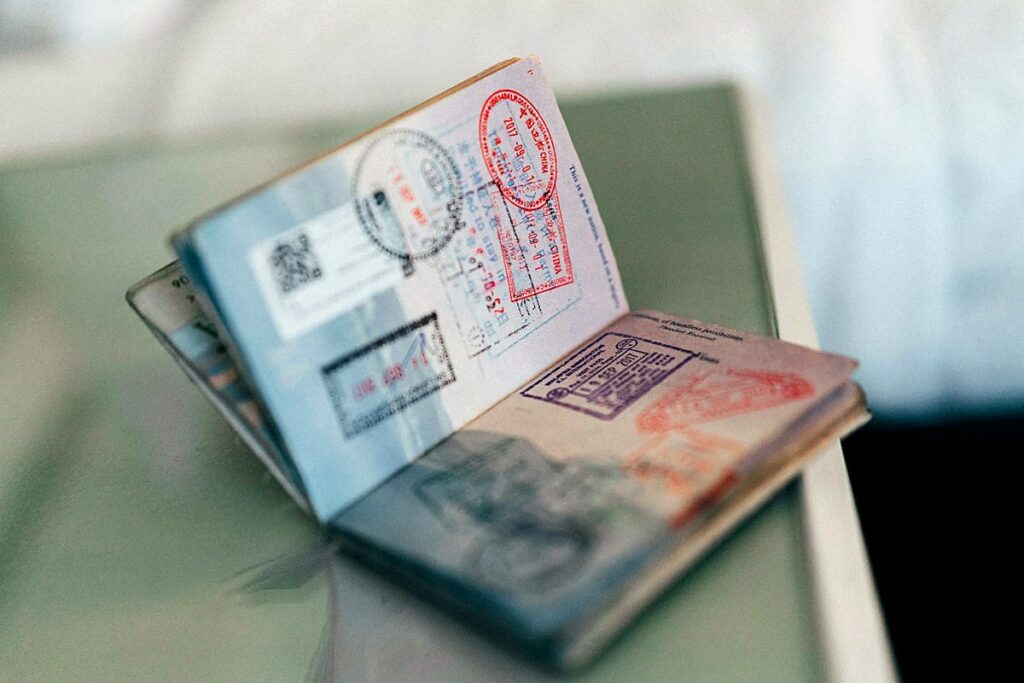 Загранпаспорт со штампами для поездки в Хэйхэ